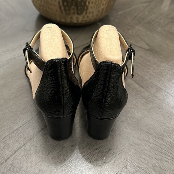 NATURALIZER Vera Ankle Strap Sandals (Wide) - Picture 10 of 16